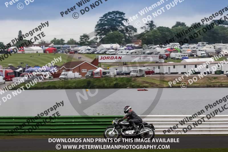 Vintage motorcycle club;eventdigitalimages;mallory park;mallory park trackday photographs;no limits trackdays;peter wileman photography;trackday digital images;trackday photos;vmcc festival 1000 bikes photographs
